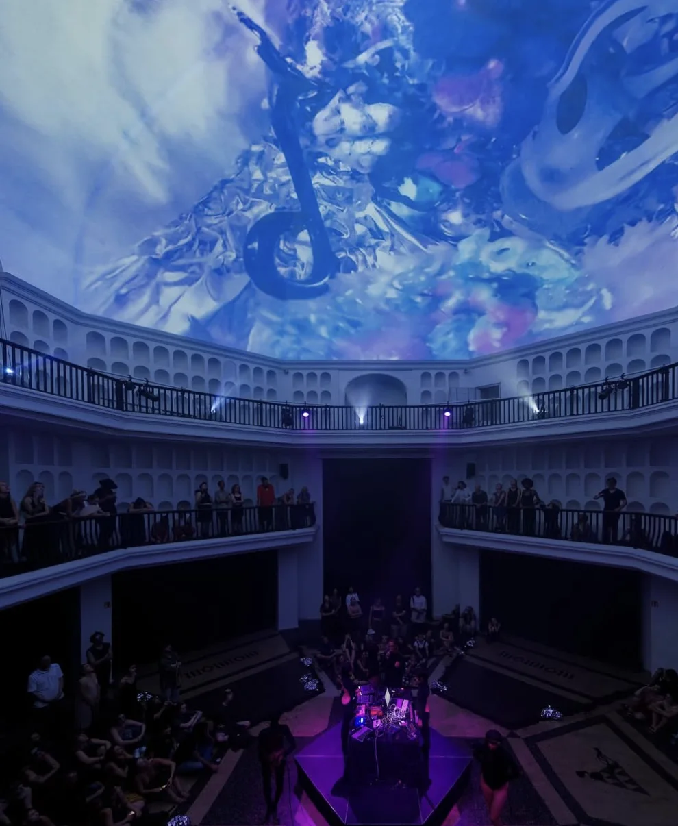 Immersive projection at a Deslenguadas performance