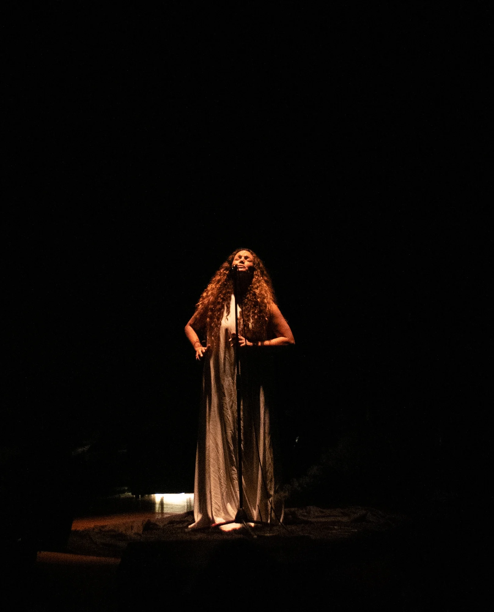 Ilhem performing NASILU at MONOM Studio