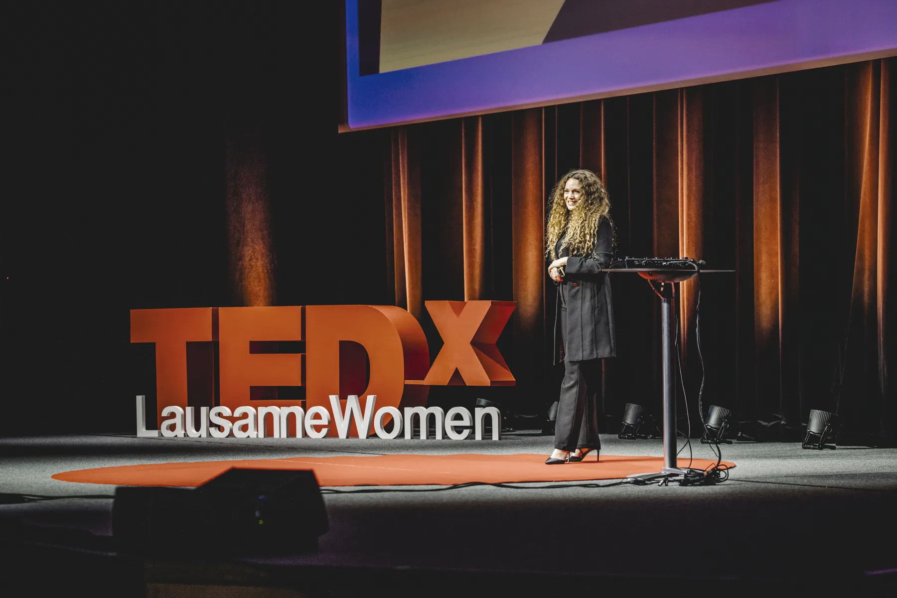 Ilhem on the TEDxWomen Lausanne stage